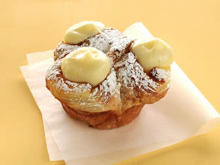Au Bo Pain - Sweet Cheese CroisBun ™